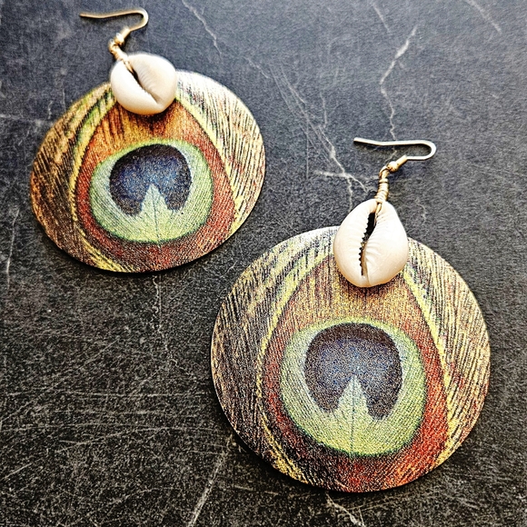 Peacock Feather Earrings with Cowrie Shells - Picture 5 of 5